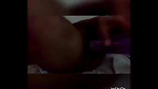 Metiendome un dildo